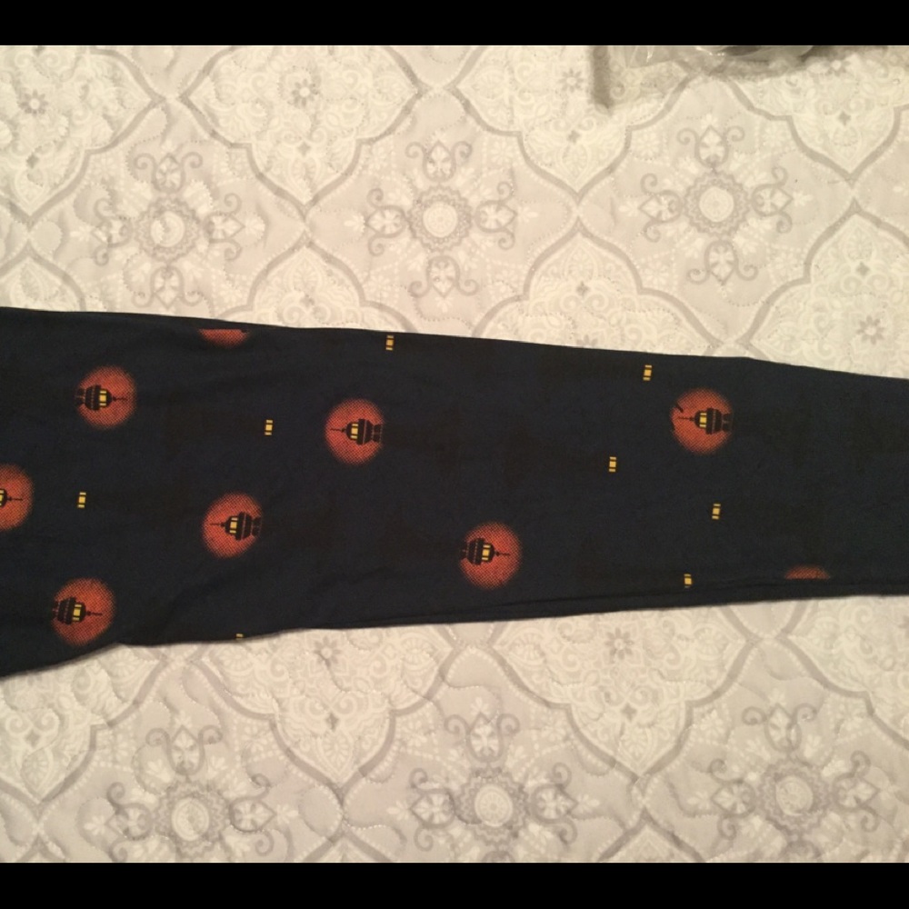 Lularoe OS Halloween leggings. HTF